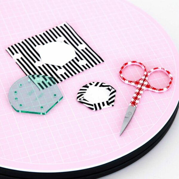 Sue Daley 16 inch Rotating Cutting Mat - Image 2
