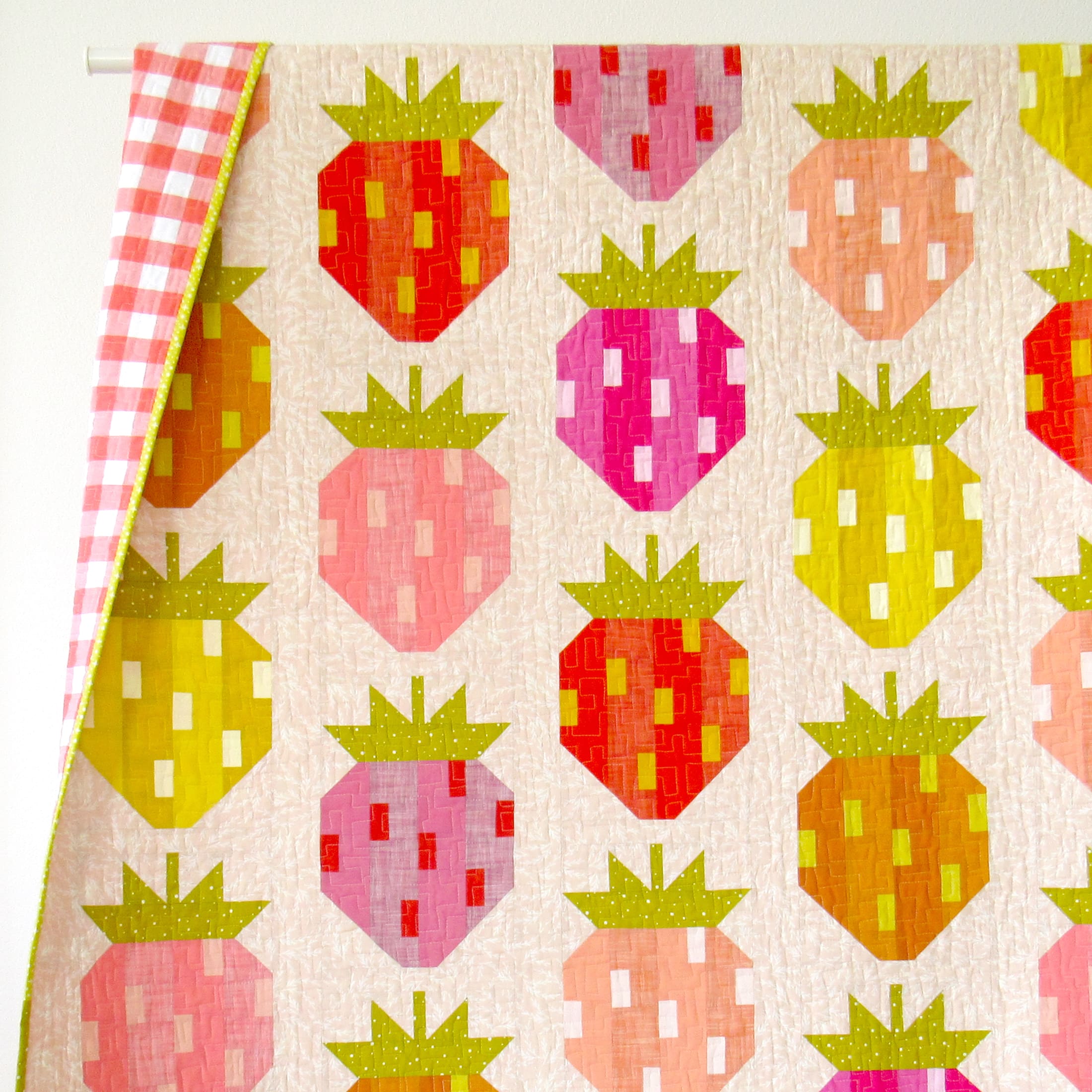 Polychromatic Quilt Pattern by Elizabeth Hartman – Strawberry