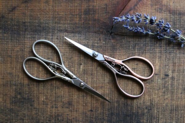 NNK Press Floral Teardrop Scissor