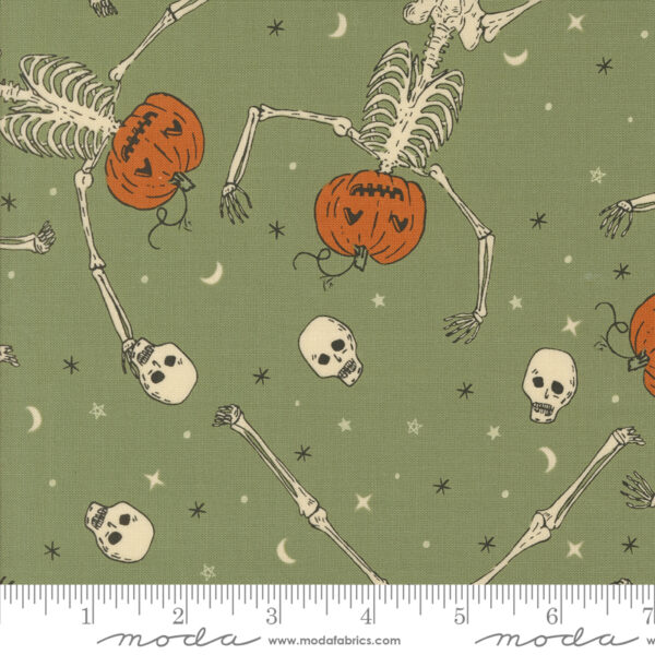Moda - Stacy Iest Hsu Home Sweet Haunt Dancing Pumpkins Moss