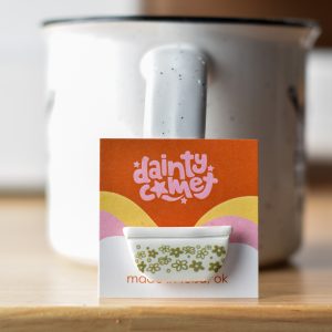 Dainty Comet Spring Blossoms Needle Minder
