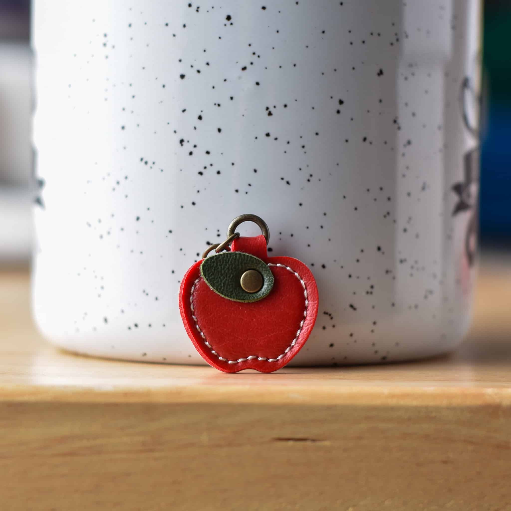 Inazuma Apple Zipper Pull
