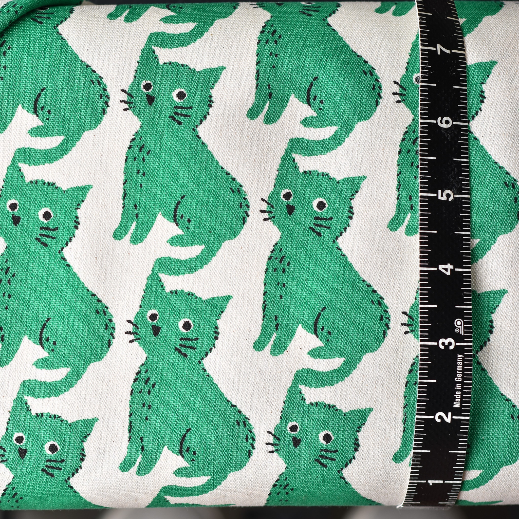 Sevenberry's Wide-Eyed Cat Oxford Cotton Kelly Green