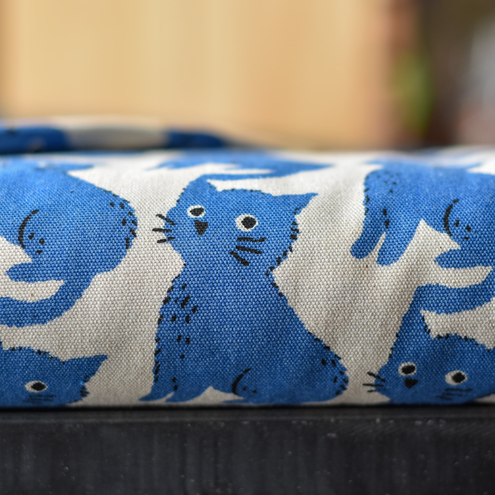 Sevenberry's Wide-Eyed Cat Oxford Cotton Hyacinth - Image 2