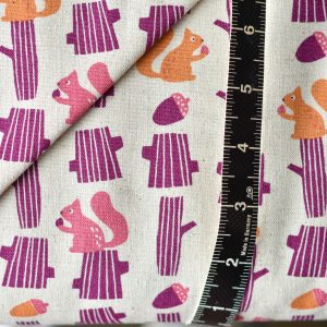 Sevenberry Squirrel on Stump Oxford Cotton Berry