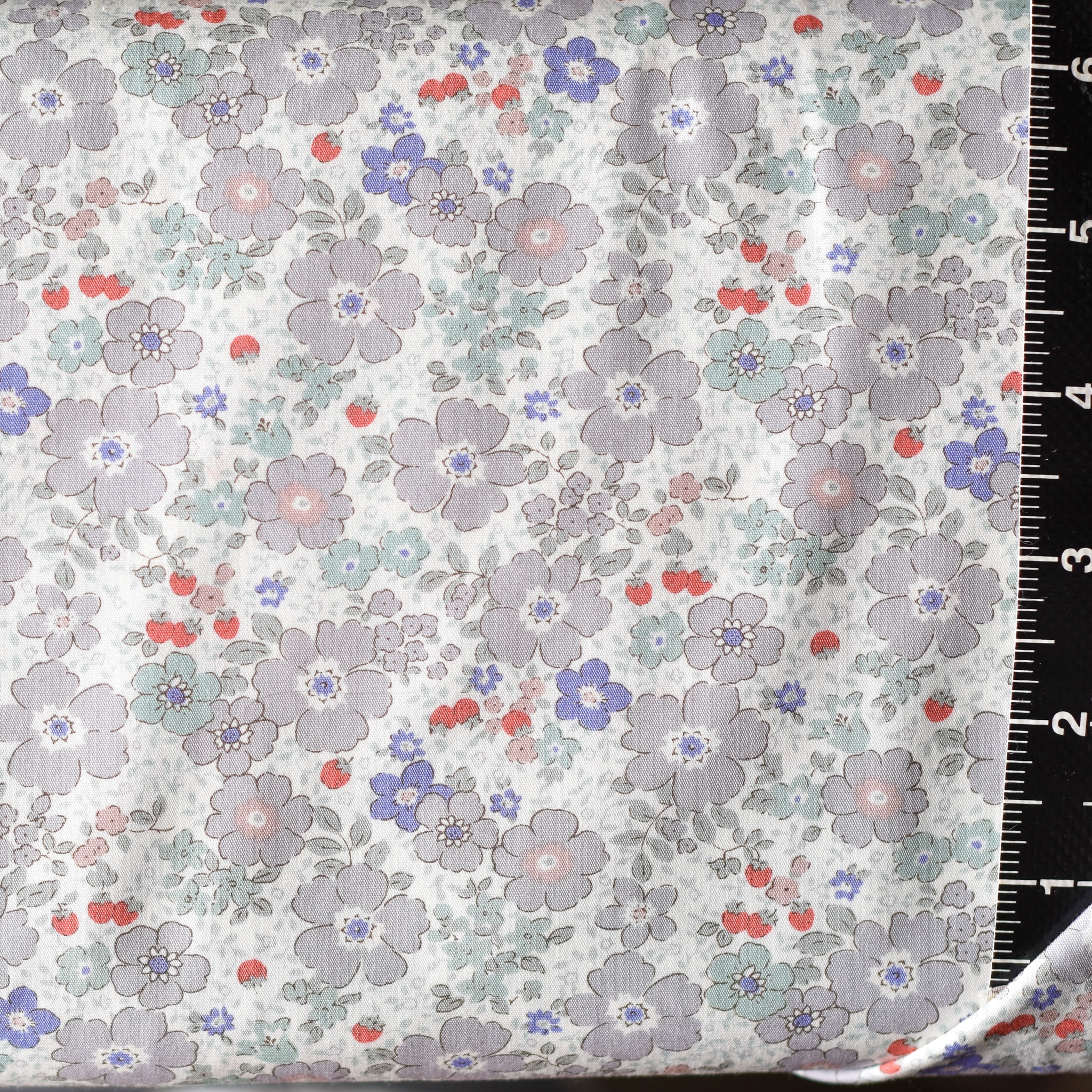 Kobayashi Flowers and Strawberries Lawn Soft White